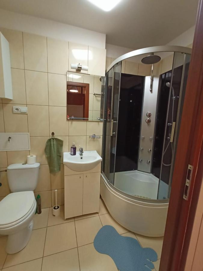 Apartament Guner Belchatow Bagian luar foto