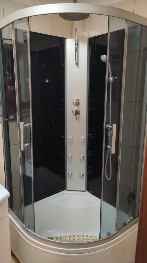 Apartament Guner Belchatow Bagian luar foto